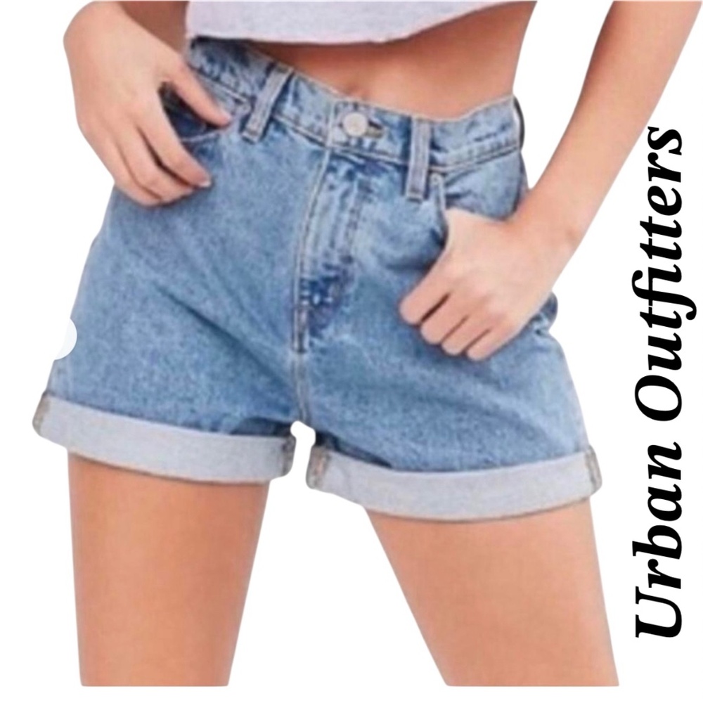Urban Outfitters high rise Mom jean shorts  Size 26